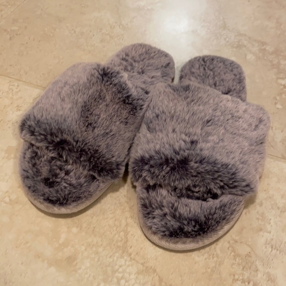 Furry Slippers - Picture 1 of 5